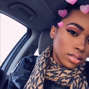 Meet your Posher, Kayla 🎉SALE🎉